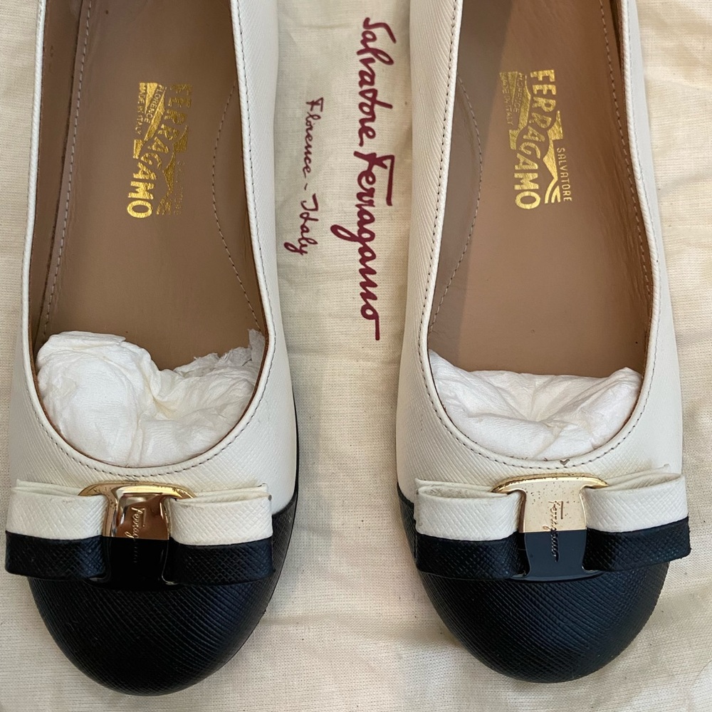 Ferragamo Varina Bow girls ballerinas two-tone